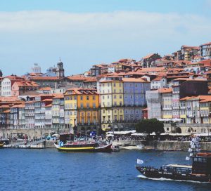 Hyrbil & biluthyrning i Porto
