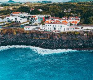 Hyra bil billigt i Ponta Delgada